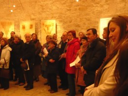 Im Vordergrund Mag. Doris Frass vom Verein Kunst im Karner © Kunst im Karner - St. Othmar