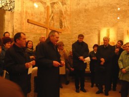 Jörg Miggitsch, Vizebürgermeister Franz Rubel, Pfarrer Richard Posch (vlnr) © Kunst im Karner - St. Othmar
