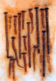 Nagelbild - 130x65cm, aus Baumwolle, Leinengarn, Eisennägel, auf Keilrahmen aufgezogen © Brigitte Petry