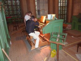 AUFERSTEHUNG - Dionysos oder Christus ? Hermann Nitsch improvisiert an der Walcker-Orgel in St. Othmar © Kunst im Karner