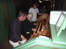 AUFERSTEHUNG - Dionysos oder Christus ? Hermann Nitsch improvisiert an der Walcker-Orgel in St. Othmar © Kunst im Karner