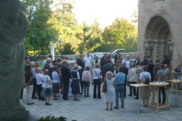 Vernissage: Ich hebe meine Augen auf zu den Bergen  Bilder von Herbert Brandl  Kunst im Karner