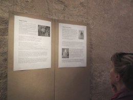 Vernissage WASSER DES LEBENS - mit einer Rauminstallation von Helga Cmelka © Kunst im Karner