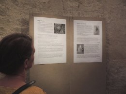 Vernissage WASSER DES LEBENS - mit einer Rauminstallation von Helga Cmelka © Kunst im Karner