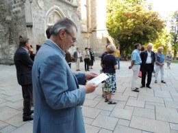 Vernissage WASSER DES LEBENS - mit einer Rauminstallation von Helga Cmelka  Kunst im Karner