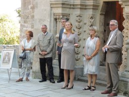 Vernissage WASSER DES LEBENS - mit einer Rauminstallation von Helga Cmelka  Kunst im Karner