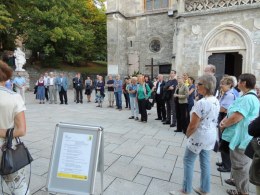 Vernissage WASSER DES LEBENS - mit einer Rauminstallation von Helga Cmelka © Kunst im Karner