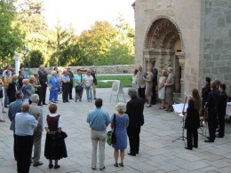 Vernissage WASSER DES LEBENS - mit einer Rauminstallation von Helga Cmelka © Kunst im Karner