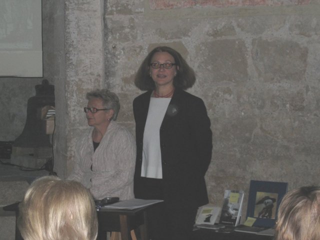 Mag. Ursula Baradee und Mag. Grete Winterling  Kunst im Karner - St. Othmar