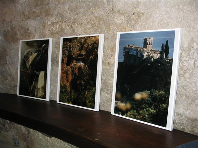 Fotos ber Athos von Prof. Zwerger  Kunst im Karner - St. Othmar