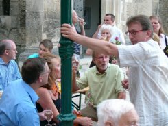 Finissage der Ausstellung KREUZigungen  Kunst im Karner - St. Othmar