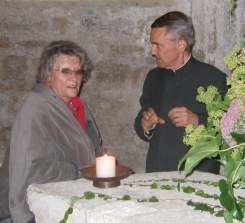 Lore Schanzer im Gespräch mit Benedikt Traut © Kunst im Karner - St. Othmar
