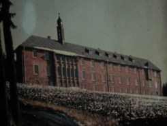 Das Hauptgebäuder der Christusbruderschaft in Selblitz © Kunst im Karner - St. Othmar