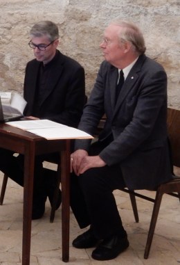Texte zum Nachdenken: „Ihr könnt nicht Gott dienen und dem Mammon“ Pfarrer Richard Posch & Klaus Heine © Kunst im Karner - St. Othmar