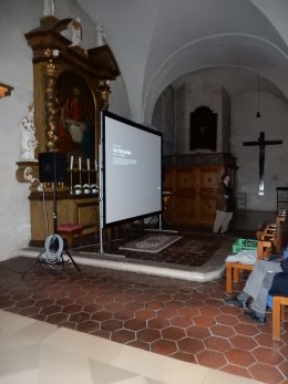 Rahmenprogramm Filmabend: „Die Glücksritter - The Trading Place“ © Kunst im Karner - St, Othmar